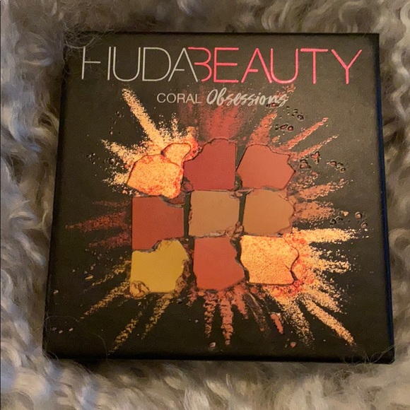 HUDA BEAUTY Other - HUDA BEAUTY Coral Obsessions Eyeshadow Palette